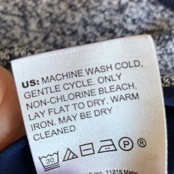 CHICO'S NAVY BLUE LONG SLEEVE SWEATER SIZE LARGE - Picture 7 of 7